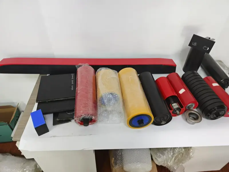 Como funciona uma roda intermediária em equipamentos de transporte?